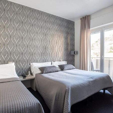 Hotel Rubino Nago-Torbole Bagian luar foto