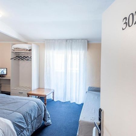 Hotel Rubino Nago-Torbole Bagian luar foto