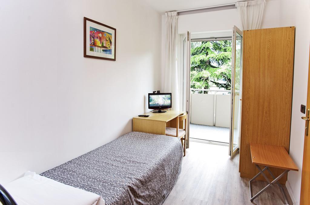 Hotel Rubino Nago-Torbole Bagian luar foto