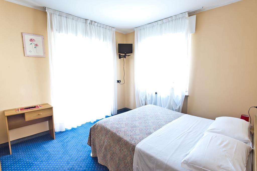 Hotel Rubino Nago-Torbole Bagian luar foto