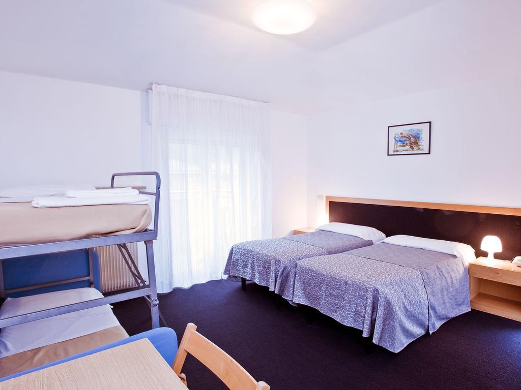 Hotel Rubino Nago-Torbole Ruang foto