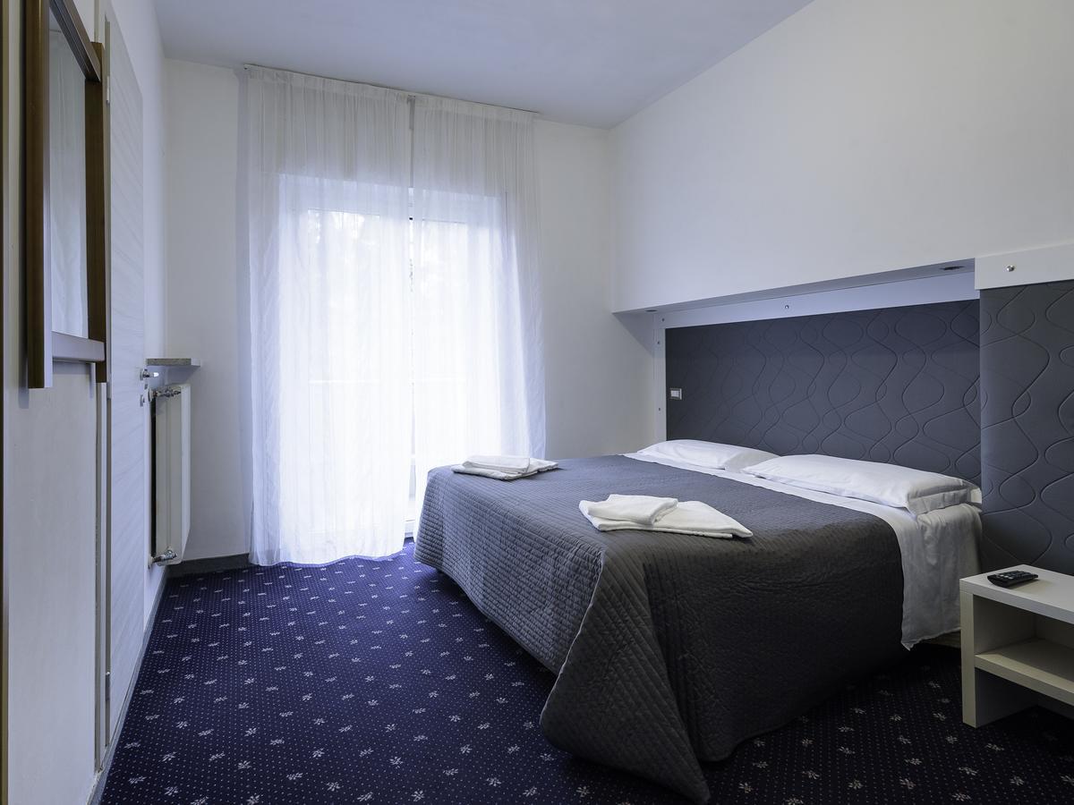 Hotel Rubino Nago-Torbole Bagian luar foto