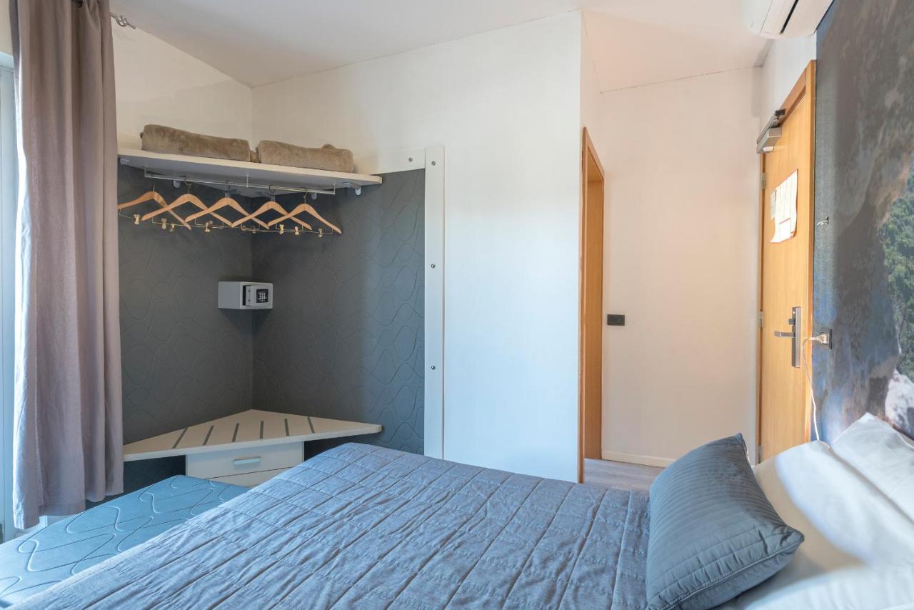 Hotel Rubino Nago-Torbole Bagian luar foto