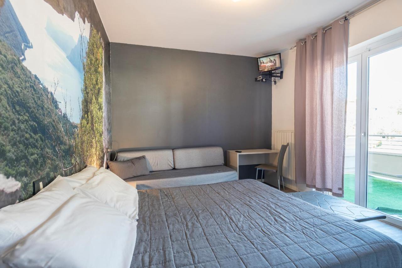 Hotel Rubino Nago-Torbole Bagian luar foto