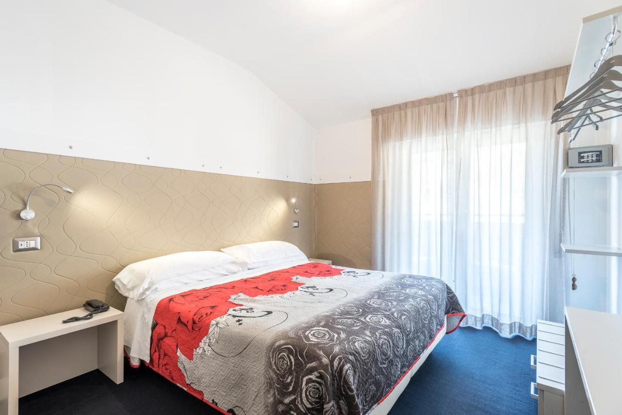 Hotel Rubino Nago-Torbole Bagian luar foto